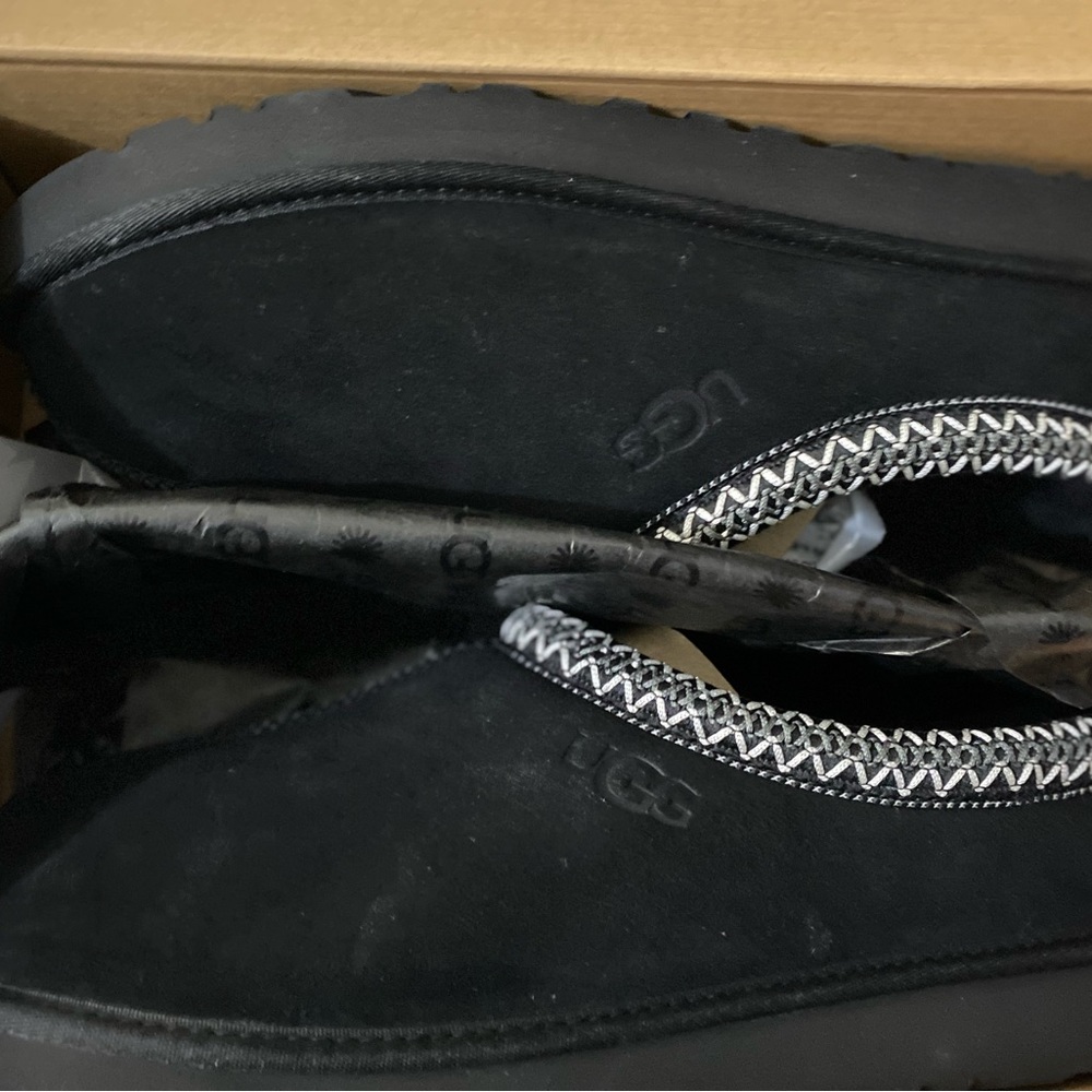 Hello, it is a men's shoe, size 12, new, never used, from the ugg brand. - Picture 14 of 14